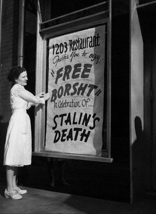35. ABD'de yaşayan Ukraynalı göçmenler Stalin'nin ölümünü kutlamak için ücretsiz pancar çorbası sunuyor, 1953