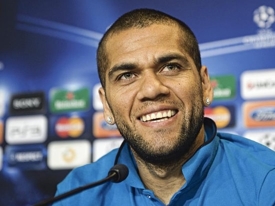 Dani Alves: "Arda Turan ile Aynı Takımda Olmak Bir Onur"