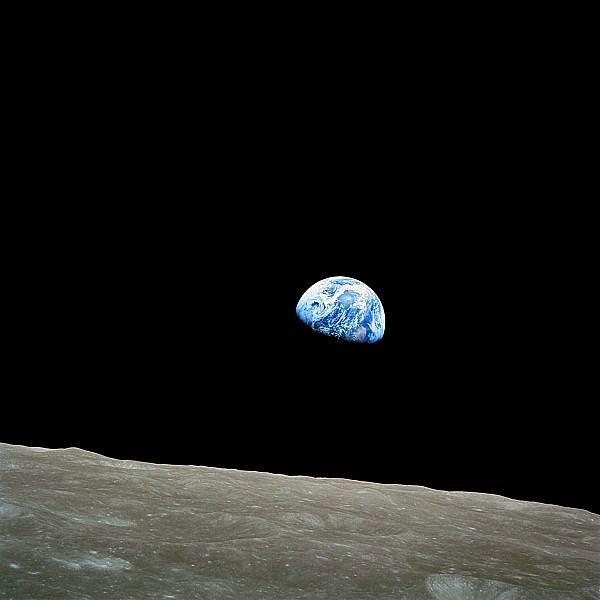 7. Dünya'nın ilk renkli fotoğrafı, 24 Aralık 1968, Apollo 8