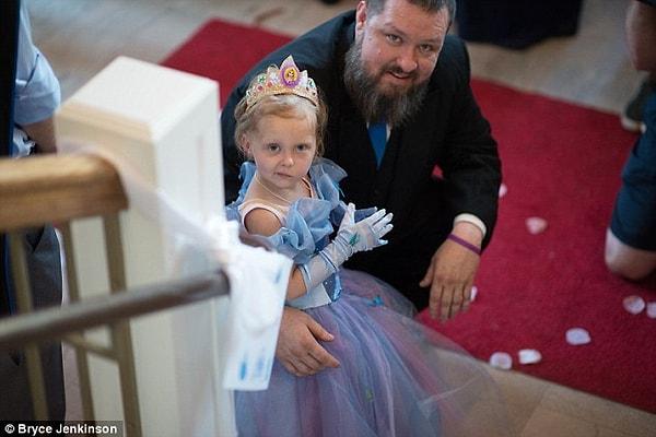 Lila May Scrow, 5 yaşında tatlı mı tatlı bir kız. 2012 yılının Eylül ayında ona maalesef Nöroblastom Kanseri teşhisi konuldu.