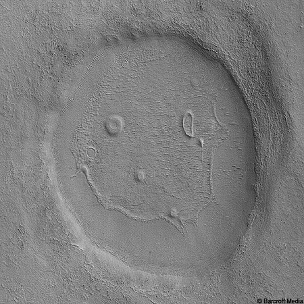 24. Mars'ın yüz ifadesine bakarsak bizimle dalga geçer gibi bir hali var.