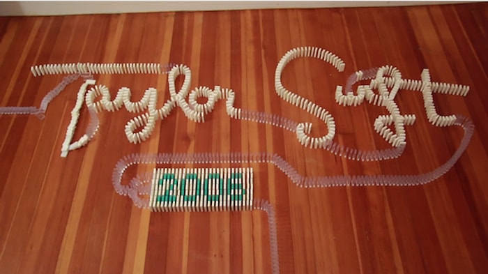 Taylor Swift Hayranının Domino Taşlarıyla Yaptığı Gösteri