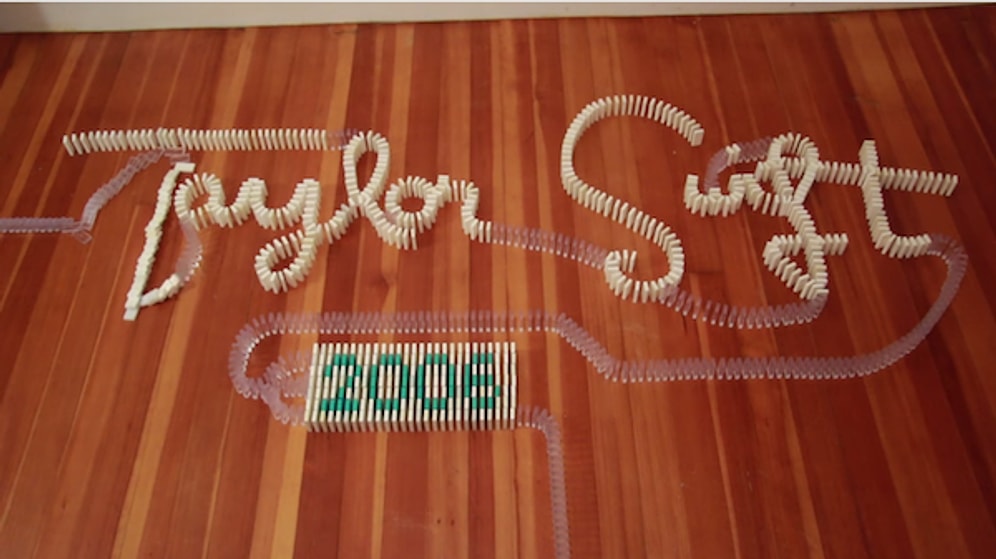 Taylor Swift Hayranının Domino Taşlarıyla Yaptığı Gösteri