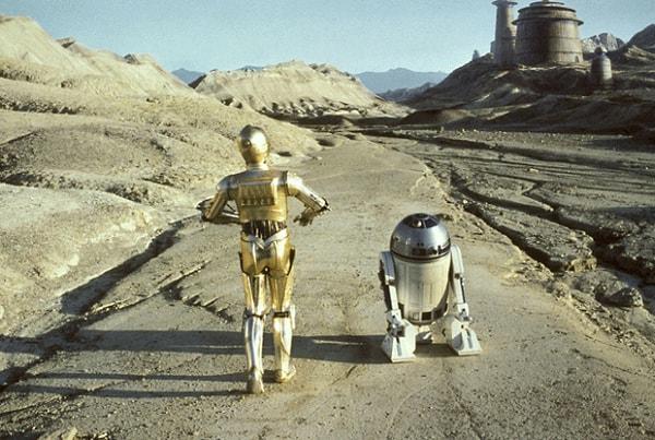 11. R2-D2'nin içindeki aktör, C-3PO'yu oynayan aktörden nefret ettiğini ve tanıştığı en kaba adam olduğunu söyledi.