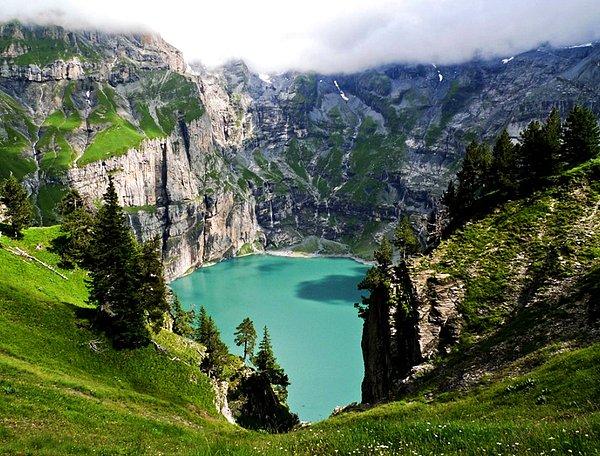 21. Öschinensee Gölü, Lötschberg, İsviçre