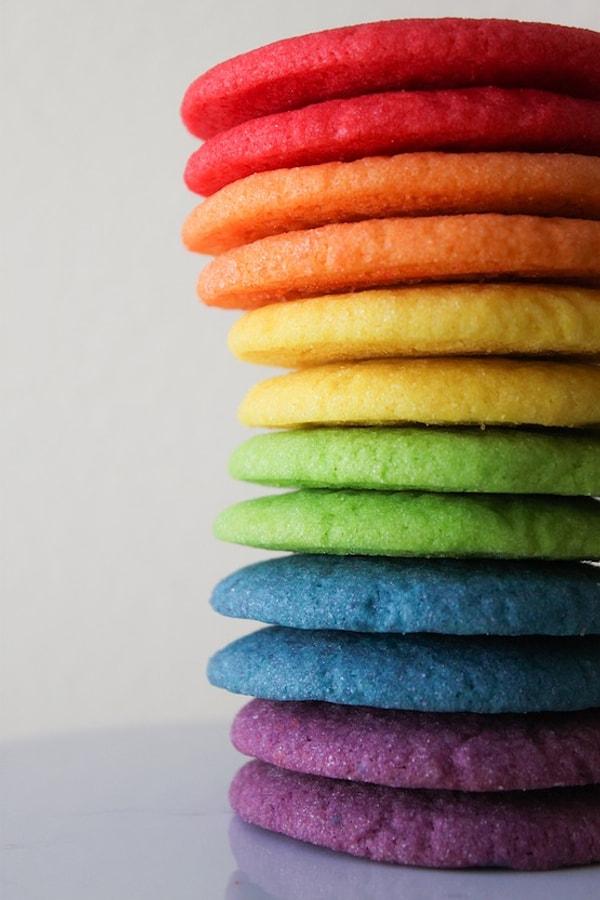 4. Gıda boyasını bulmak zor derseniz sizi jöle ile yapılan rengarenk kurabiyelerle tanıştırayım.