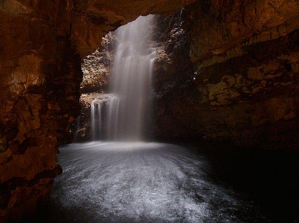 6. Smoo Mağarası, İskoçya
