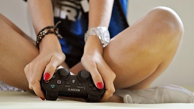 Oyun Oynayan Kadınların Aslında Aranılan Sevgili Olduğunu Gösteren 17 Özellik