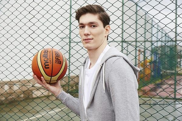 9. Basketbolcu Cedi Osman (20)