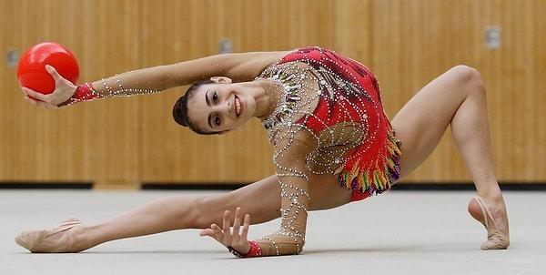 8. Ritmik Jimnastikçi Rana Tokmak (18)