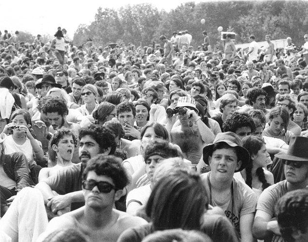 4. Neredeyse yarım milyon insana rağmen Woodstock çok huzurlu bir etkinlik olarak hatırlanmakta.