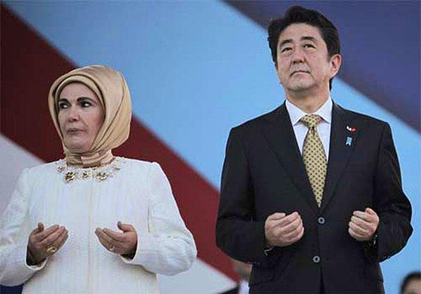 7. Marmaray açılışında dua eden Japon Başbakanı