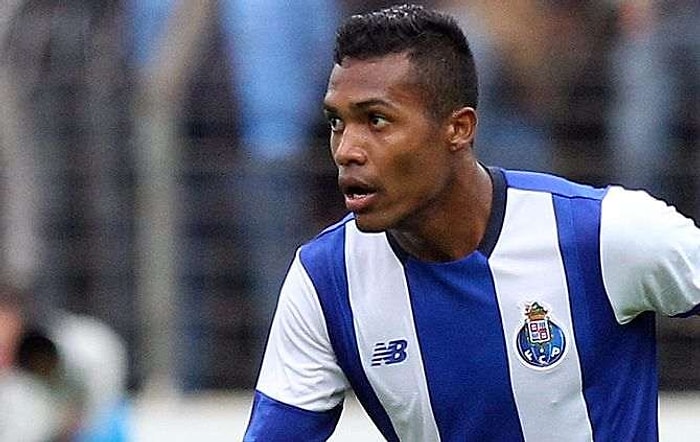 Alex Sandro Resmen Juventus'da