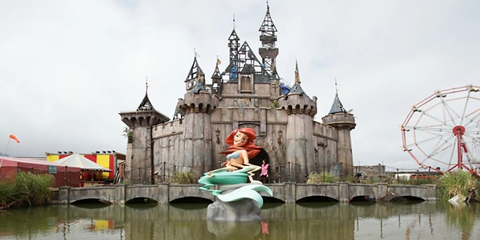 Gizemli Sokak Sanatçısı Banksy'nin Görülmesi Gereken Distopik Temalı Parkı: Dismaland