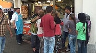 Esnaf Şaşkın, Mülteciler Memnun: Suriyelilere Döner Ismarlayıp Hesabı Ödemeden Kaçan Kadın
