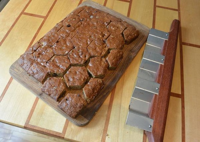 Altıgen Kek Bıçağı İle Paylaşılamayan Kek Kalmasın