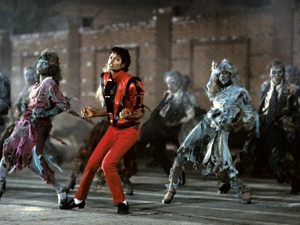 9. Thriller şarkısına çektiği zombi temalı video klip, modern anlamdaki ilk video klip olarak tarihe geçmiştir