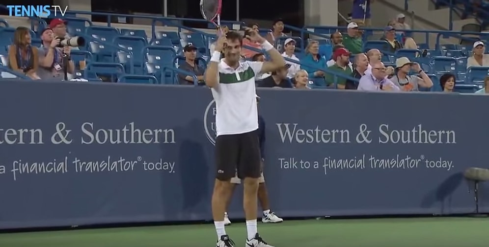 Jeremy Chardy'nin Kıyamayıp Kenara İttiği Böceği Öldüren Top Toplayıcı