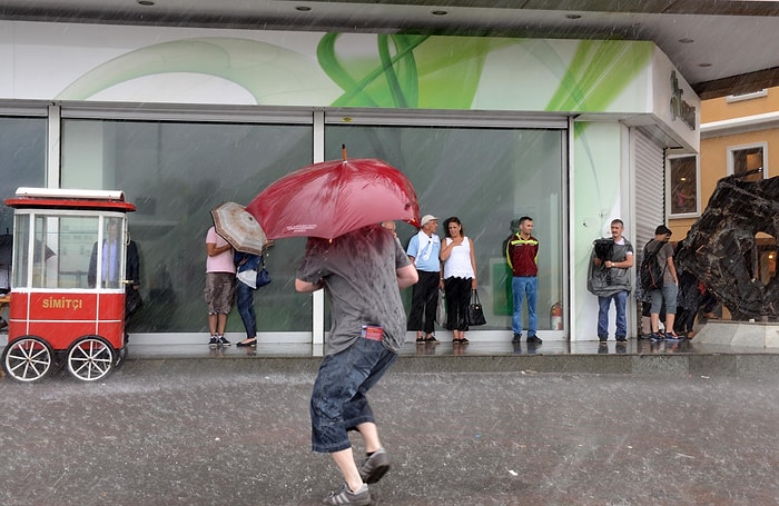 İstanbul Yağmura Teslim, Taksim Alt Geçidi'ni Su Bastı