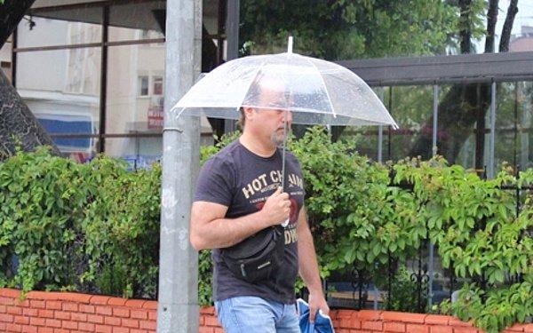 1. Yağmurun kazananları: Seyyar şemsiyeciler