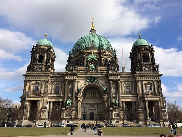 5. Berlin Katedrali'nin (Berliner Dom) uhrevî havasını solumak