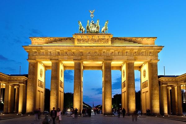 8. Berlin'in sembolü: Brandenburger Tor'u görmek