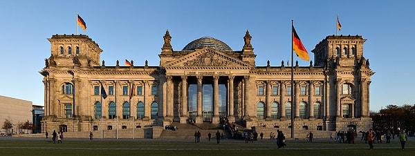 9. Almanya'nın politik merkezine yolculuk etmek: Reichstag