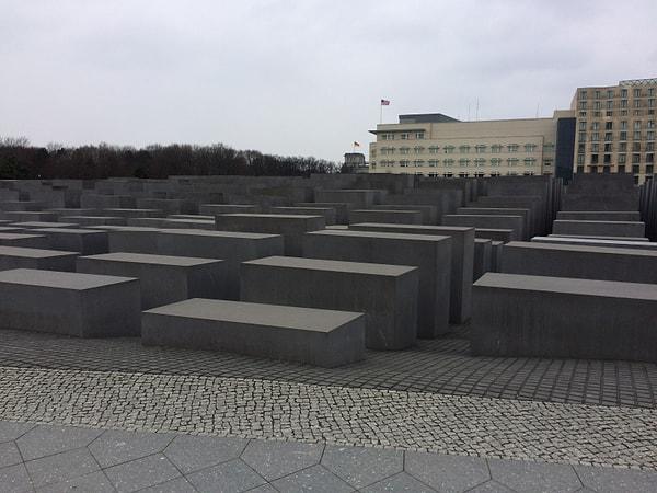 10. Ötekinin acısını anlamak: Katledilen Avrupalı Yahudiler Anıtı (Holokost Anıtı)