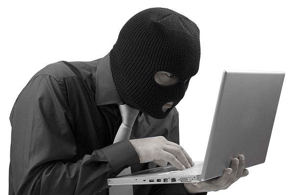 10. Saldırganlar, şifrenizi yenilemeniz için link yollayabilir. Her sitedeki e-mail adresinizin güvenli olduğundan emin olun.