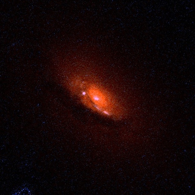 8. Astronomi atlaslarında 3C236 olarak bildirilen ve yaklaşık 10 milyar süpernova şiddetinde olan galaksi, bilinen en büyük galaksidir.