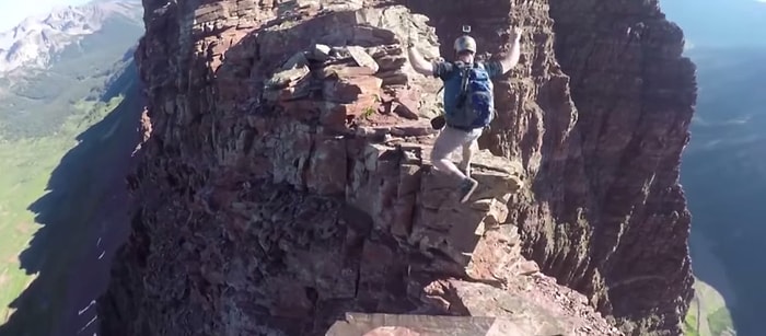 Karşıya Geçmek İçin Zıplayan Adamın Arkasından Uçuruma Yuvarlanan Kayalar