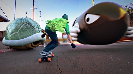 Bir El de Biz Oynasak: Sokağa Düşen Super Mario'nun Kaykay Oyunu