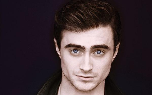 Daniel Radcliffe deyince aklımıza direkt olarak Harry Potter ve Hogwarts'taki o havalı kıyafetler geliyor.