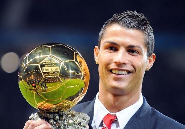 Cristiano Ronaldo'nun dünyanın en iyi futbolcusu olup olmadığı tartışmalı ama en çok kazanan futbolcu olduğu kesin.