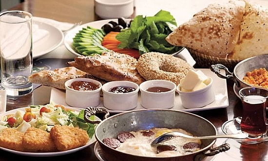 Kahvaltı Öğününe Ulaşılmaz Değer Veren İnsanların 14 Temel Özelliği