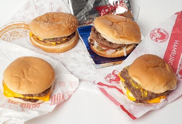 Amaç mı? Bir günlüğüne de olsa; iki şirketin elemanlarının birlikte çalıştığı, iki markanın en popüler ürünleri Big Mac ve Whopper‘ın kombinasyonu bir burger olan McWhopper‘ı satan bir restoran işletmek.