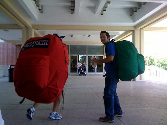 Biz Ayrılamayız! 12 Maddede Sırt Çantasından Vazgeçemeyen Sahiplenici İnsan