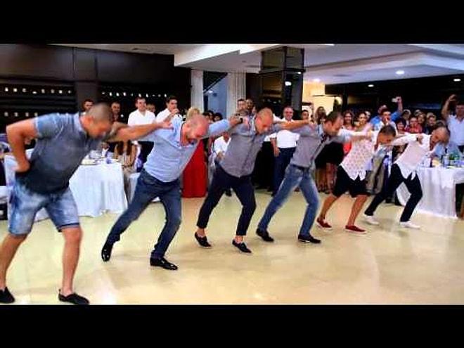 Geleneksel Bulgar Dansını Oynayan Gençlerden Muhteşem Performans