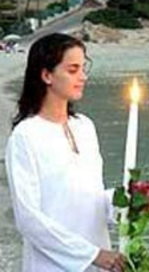 Ya sen ya o, dinini değiştirecek. Ama dikkatli ol, bu işe bir kere başladın mı, önünü alamayabilirsin.