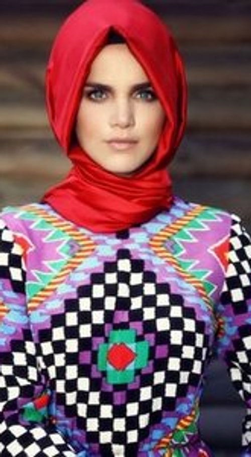 Ya sen ya o, dinini değiştirecek. Ama dikkatli ol, bu işe bir kere başladın mı, önünü alamayabilirsin.