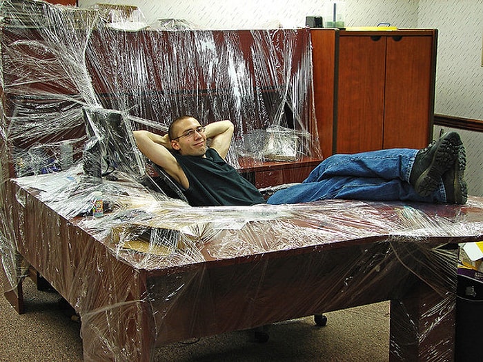 Komik Olmaktan Çıkıp Sinir Bozucu Bir Hal Almış Olan 23 Ofis Şakası