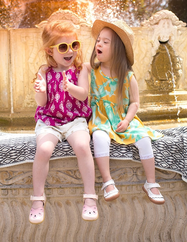 Поскольку Кора ведет себя очень естественно перед камерой, обувная компания Livie & Luca's хочет, чтобы она повторно приняла участие в съемках в 2016 году.