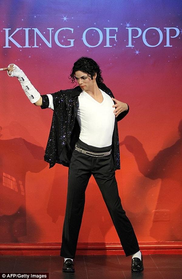 22. Dünyanın farklı yerlerindeki beş Madame Tussauds Müzesi’nde balmumu heykeli var. Sadece Madonna ve Elvis Presley’in daha fazla müzede balmumu heykeli bulunuyor.