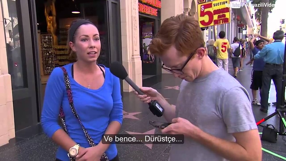 Akıllı Telefonuyla İlgilenen Muhabir Tarafından Röportaj Sırasında Dikkate Alınmamak