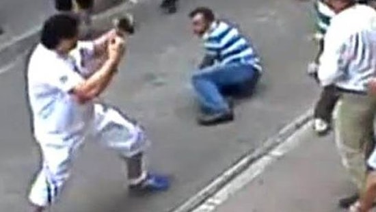 İrlandalı Turistten En Ağır Darbeyi Alan Esnaf: 'Adam Makineli Tüfek Gibi'