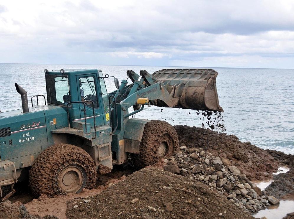 Hopa'da Atıklar Karadeniz'e Dökülüyor