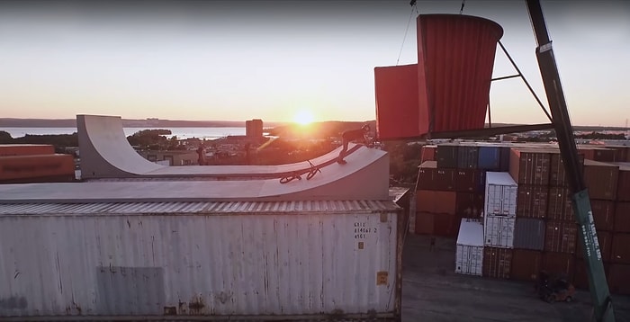 Drew Bezanson'ın Konteyner Üzerindeki İnanılmaz Bisiklet Gösterisi