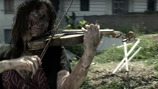 The Walking Dead Açılış Müziğini Bir de Keman, Piyano ve Zombiler Eşliğinde Dinleyin!