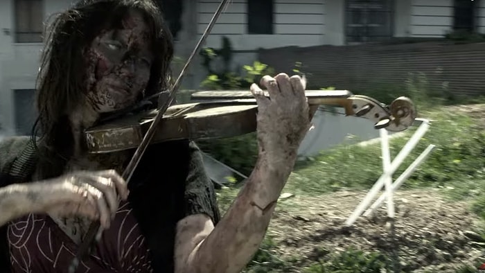 The Walking Dead Açılış Müziğini Bir de Keman, Piyano ve Zombiler Eşliğinde Dinleyin!