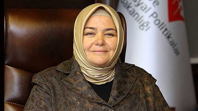 İlk Başörtülü Kadın Bakan